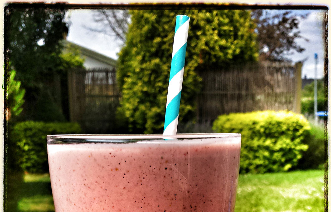 Delicious Almond Avocado Berry Smoothie